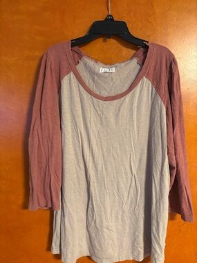 Maurices Raglan Long Sleeve Tee in Mauve Sleeves & Light Taupe Body